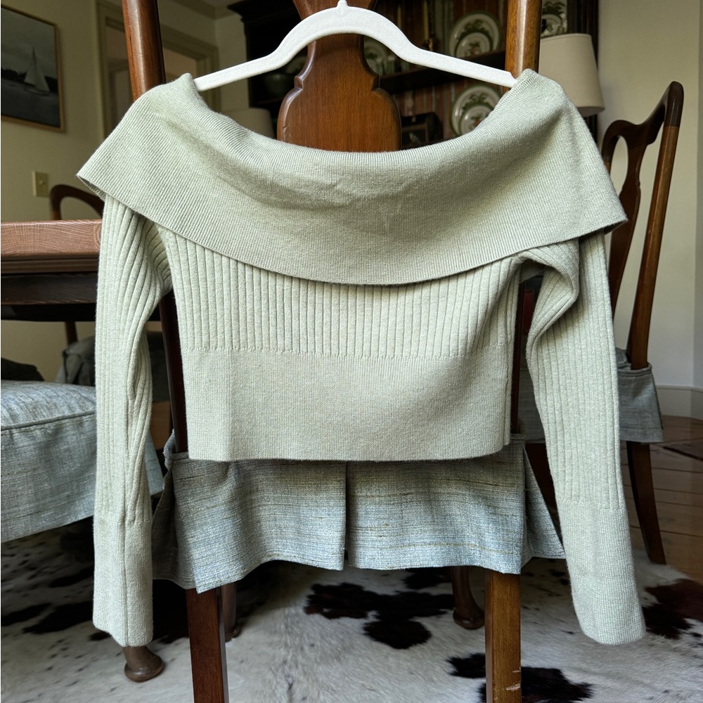 Off the shoulders crop sweater